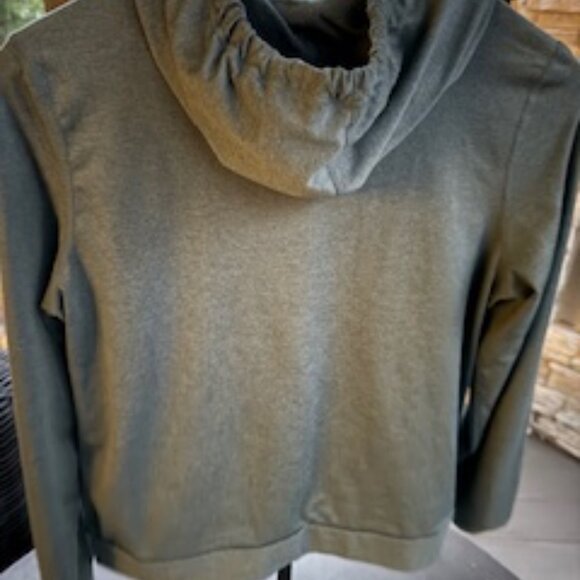 Halo Essential Hoodie - Picture 5 of 10